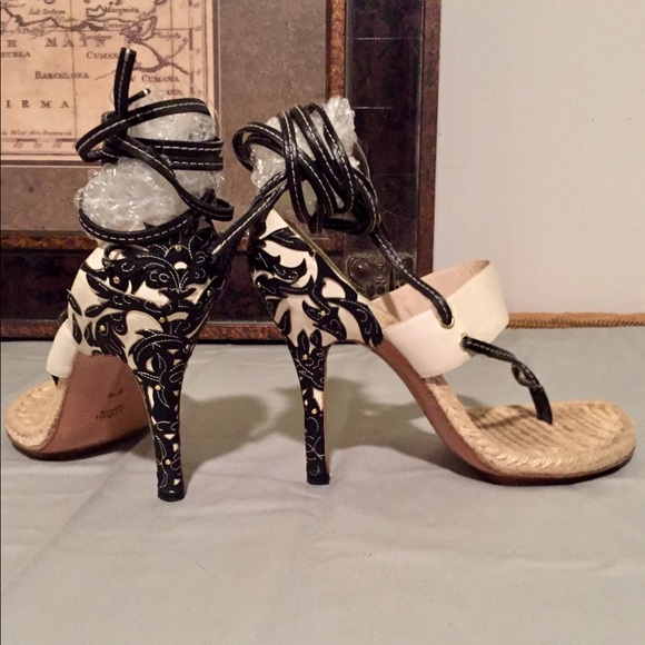 Gucci Thong Wrap Heels- NEVER WORN after purchase! Rare heel. - Picture 2 of 8